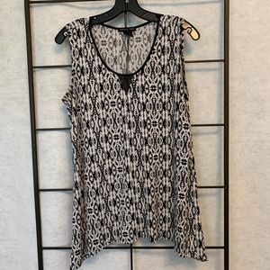 SUSAN LAWRENCE Black and White Shark Bite‎ Hem Top Women's Size Large